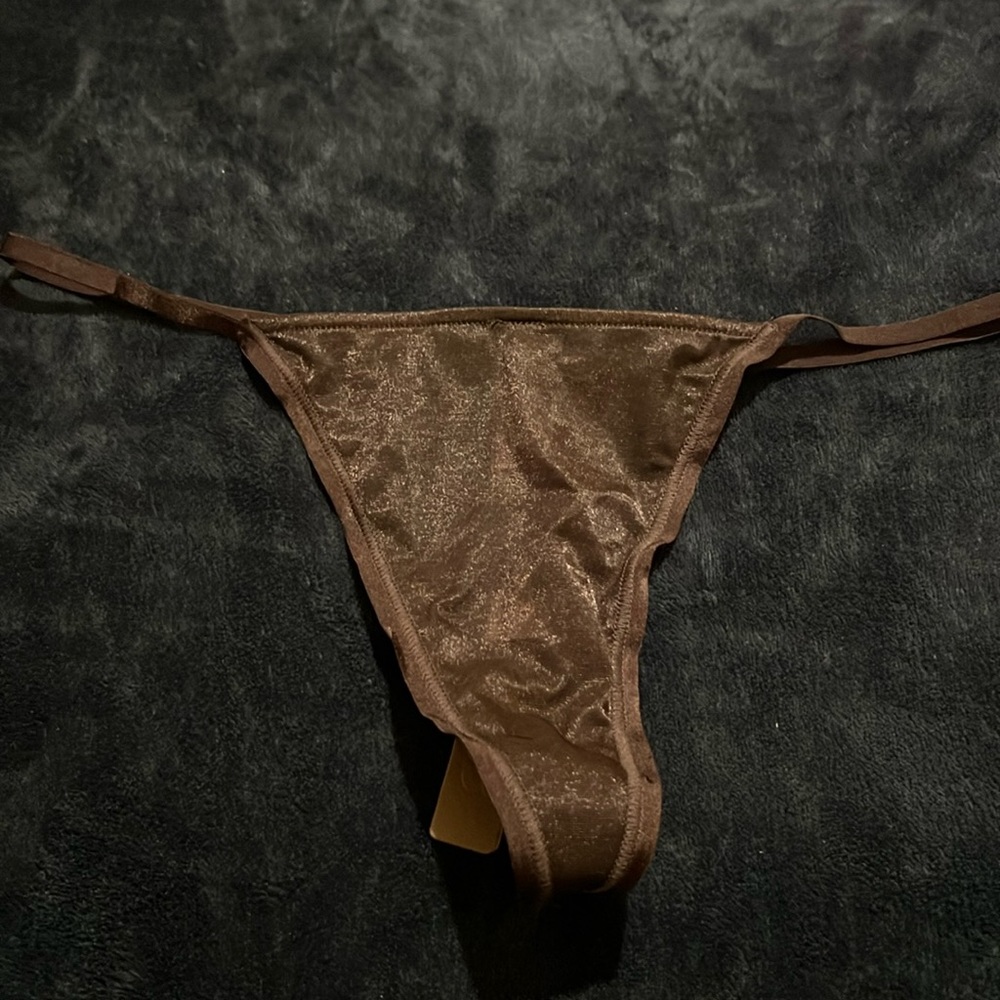 NWT SKIMS THONG BUNDLE